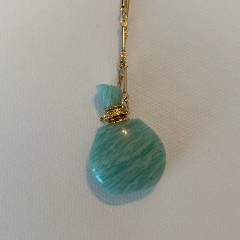 Elegant Gold and Green Perfume Pendant Necklace